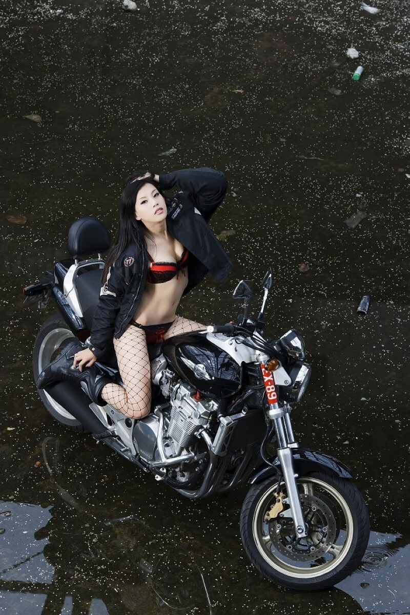 重机车比尼写真美女  [凱渥@ Lina]